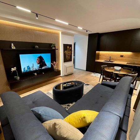 Queens Luxury Apartments Тирана Экстерьер фото