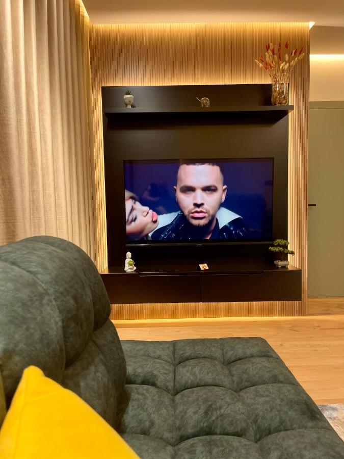 Queens Luxury Apartments Тирана Экстерьер фото