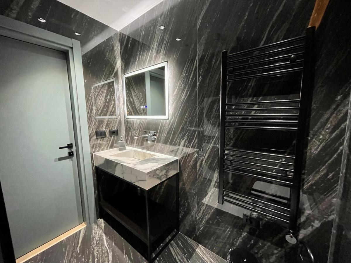 Queens Luxury Apartments Тирана Экстерьер фото
