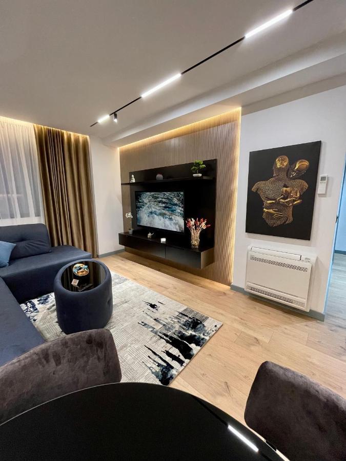 Queens Luxury Apartments Тирана Экстерьер фото