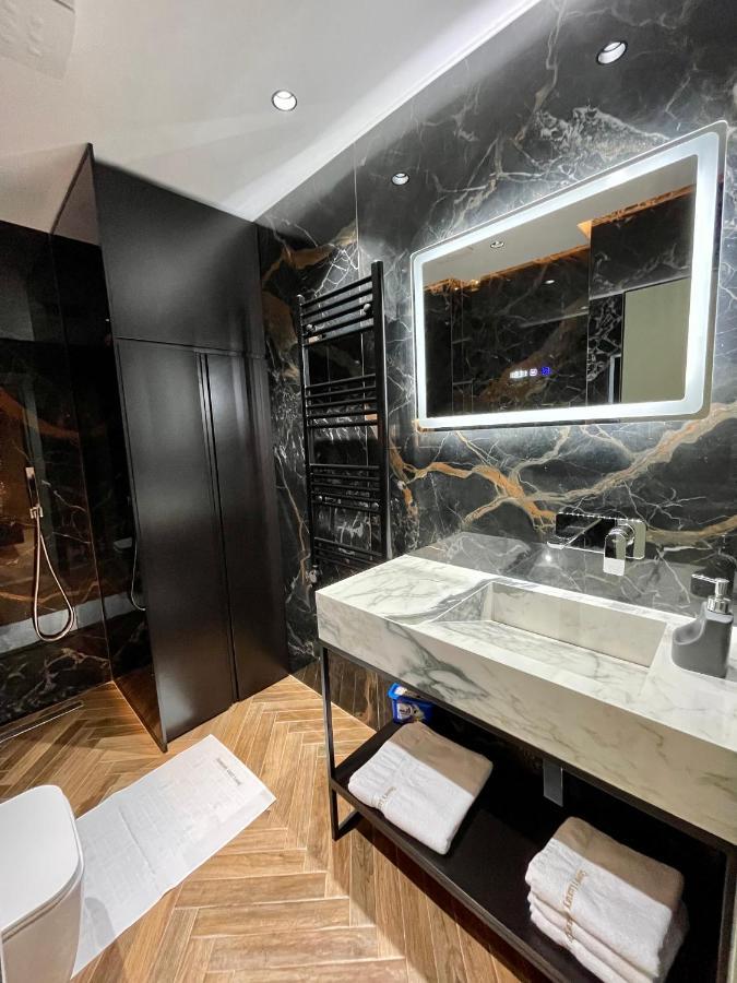 Queens Luxury Apartments Тирана Экстерьер фото