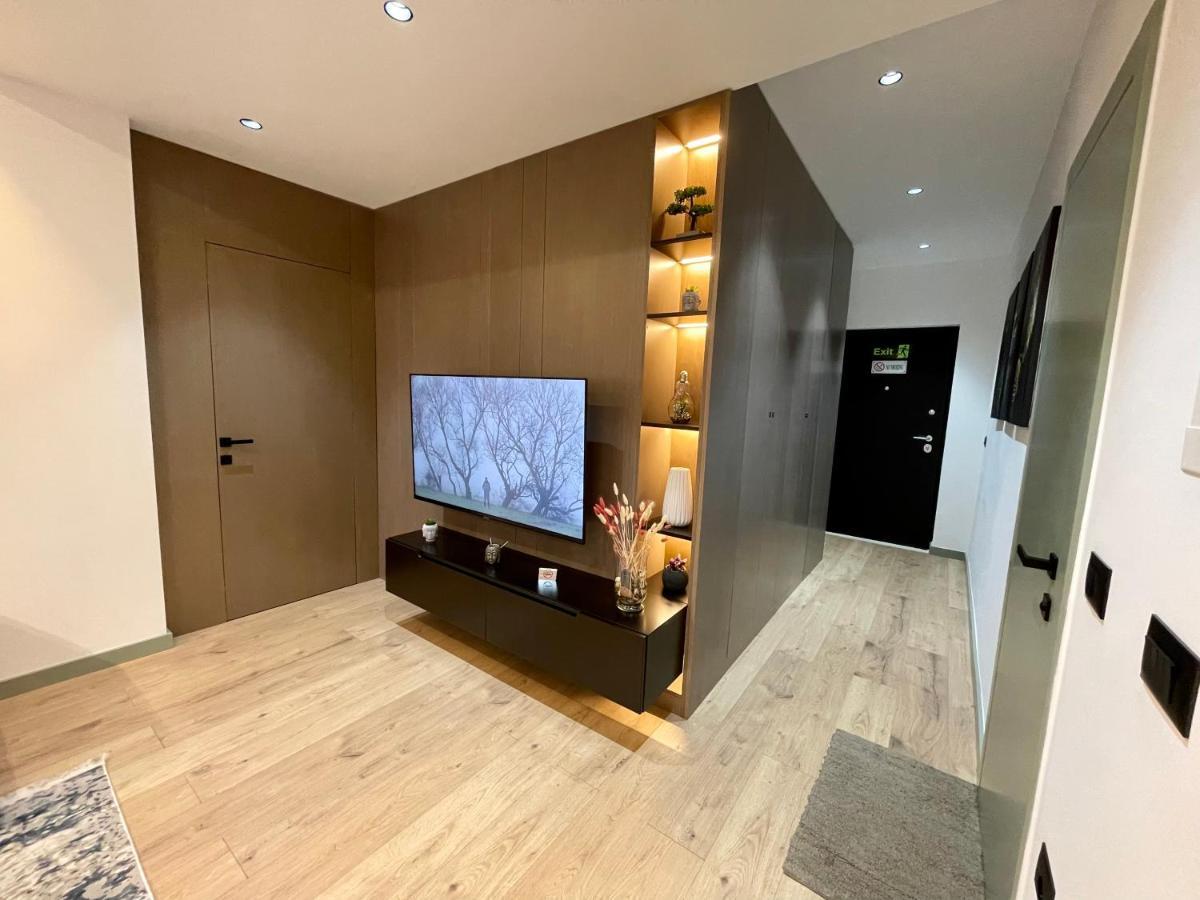 Queens Luxury Apartments Тирана Экстерьер фото