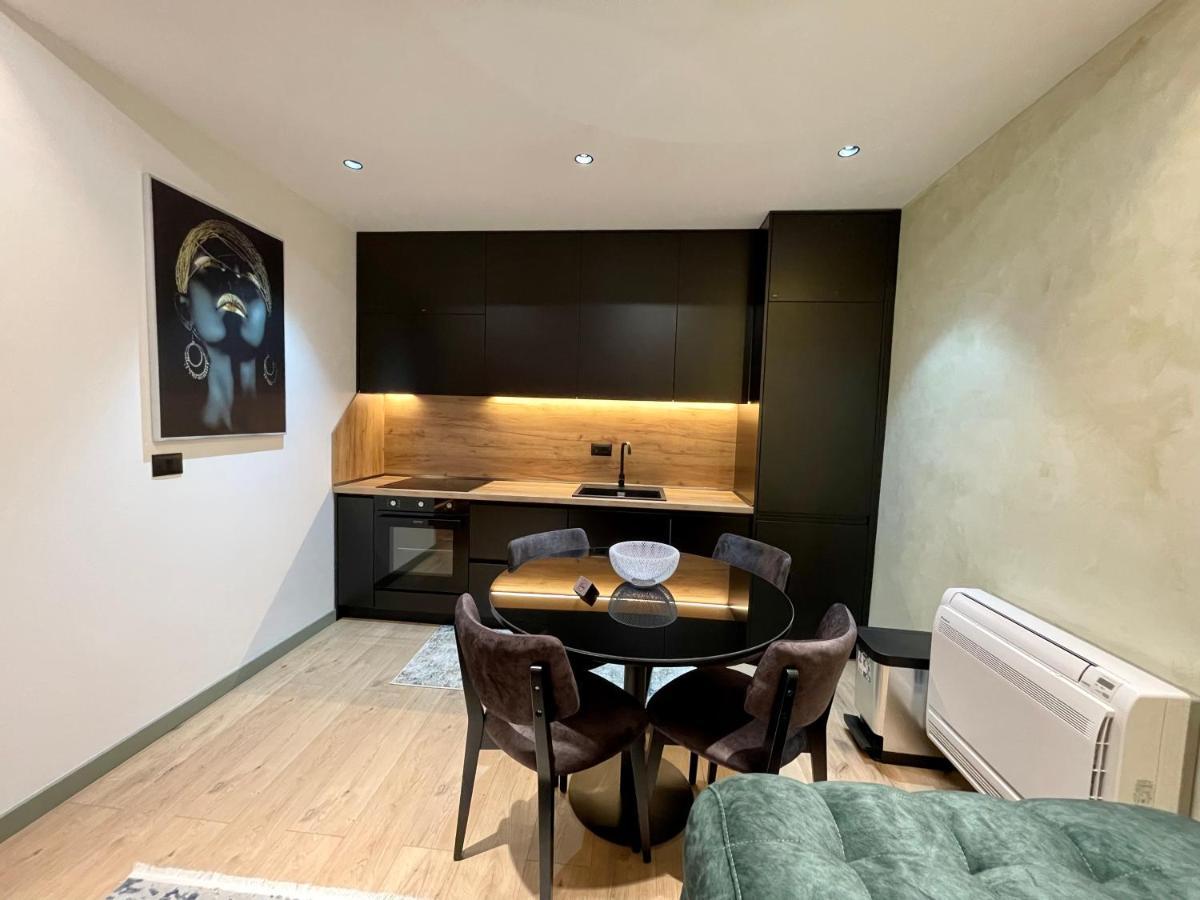 Queens Luxury Apartments Тирана Экстерьер фото