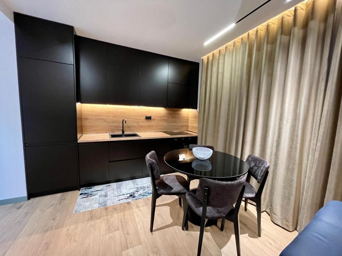 Queens Luxury Apartments Тирана Экстерьер фото