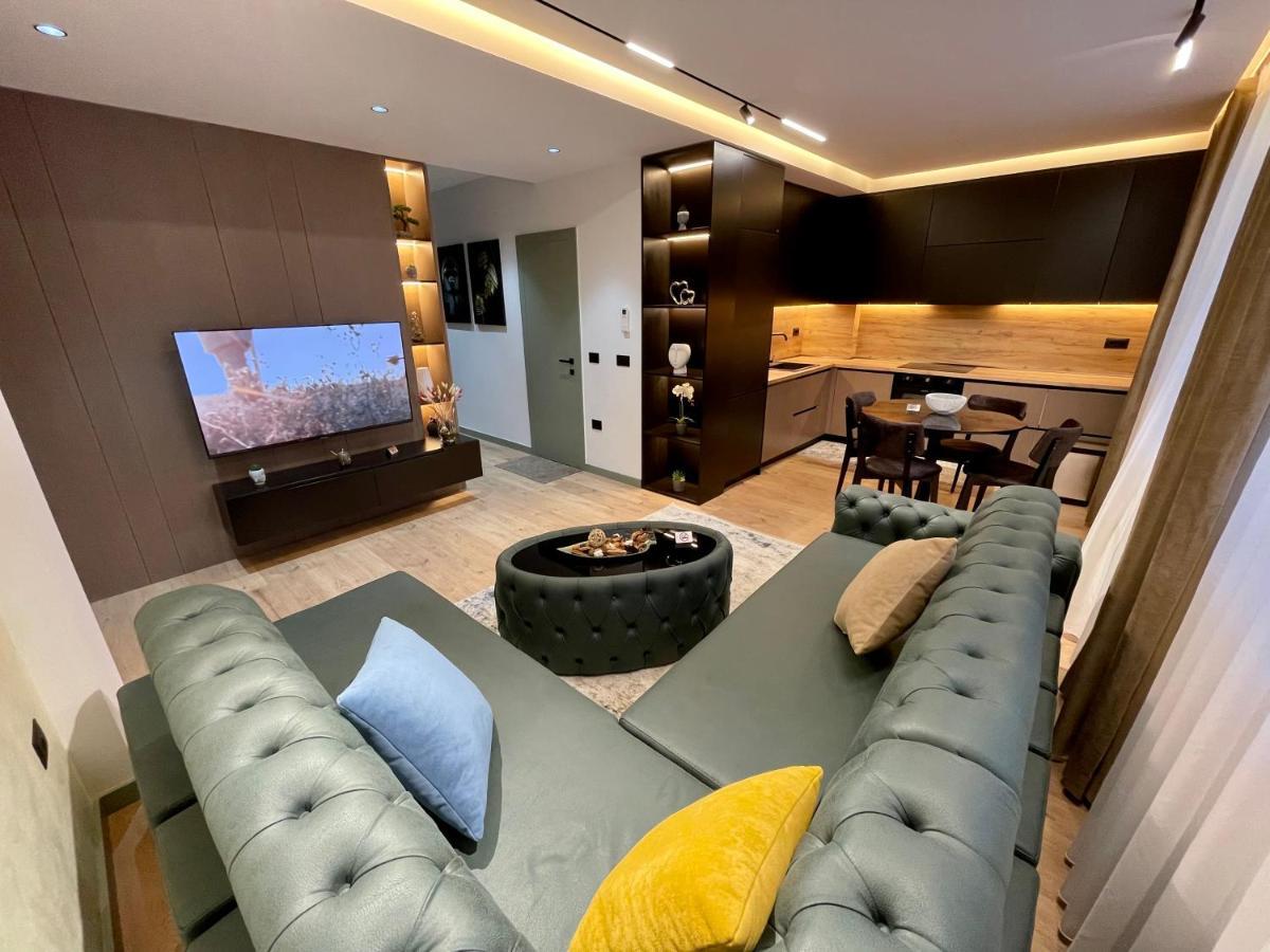 Queens Luxury Apartments Тирана Экстерьер фото