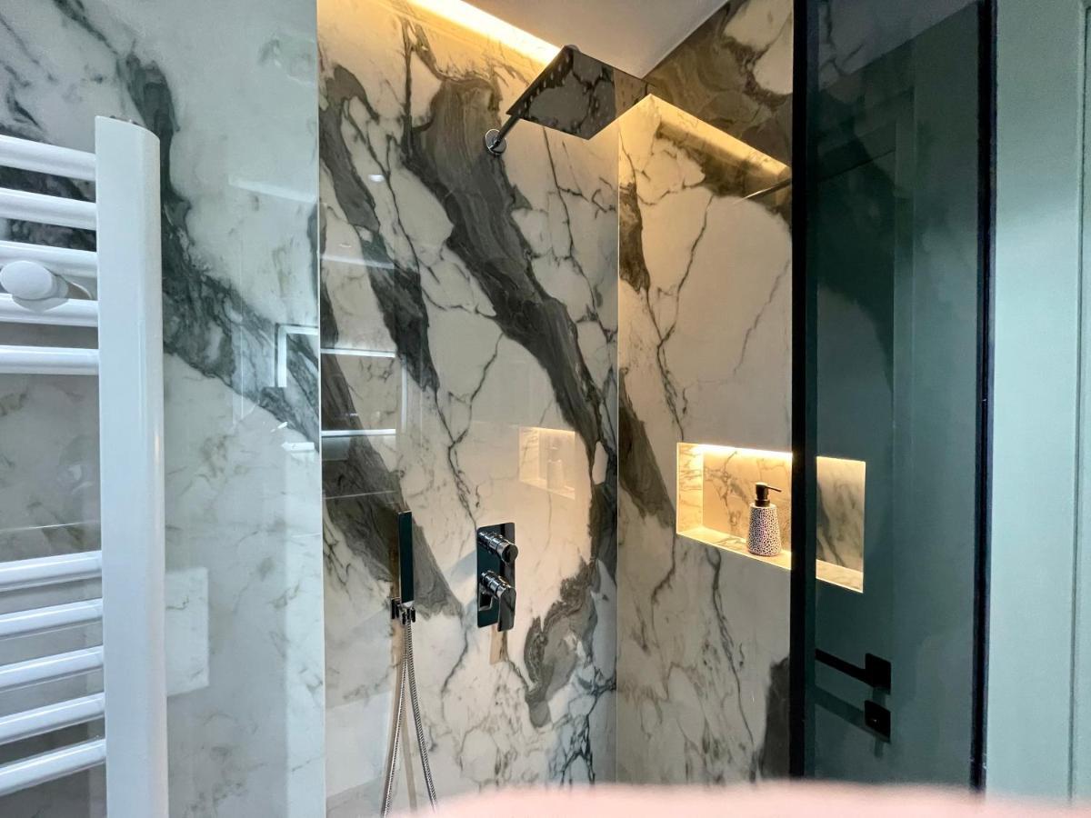 Queens Luxury Apartments Тирана Экстерьер фото